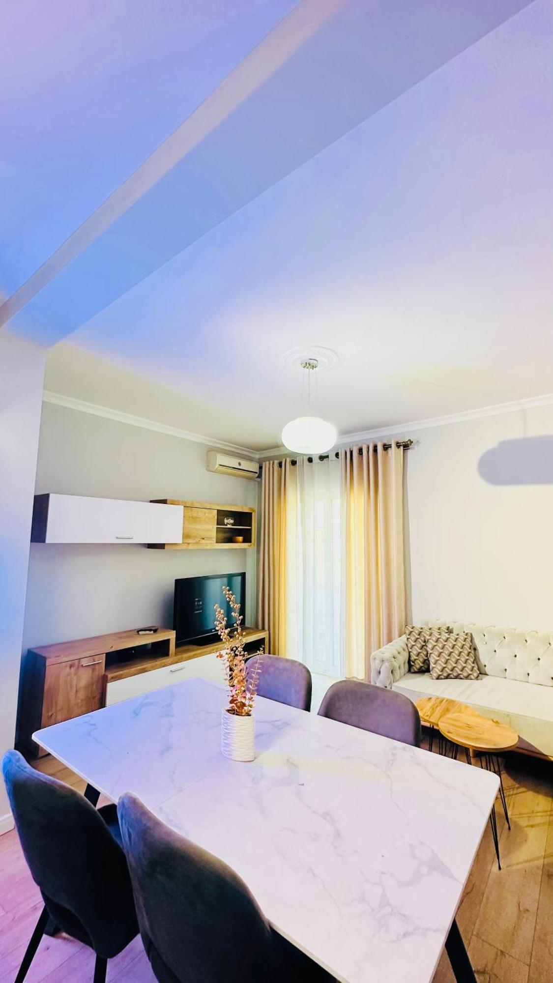 Blloku Luxury 2 Bedroom * Tirana